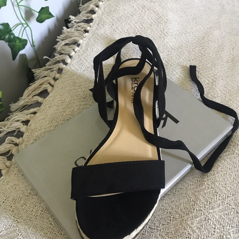Shoes - Picture 2 of 4